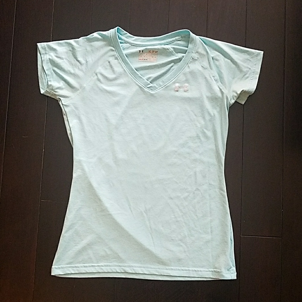 V-neck Under Armour Tee